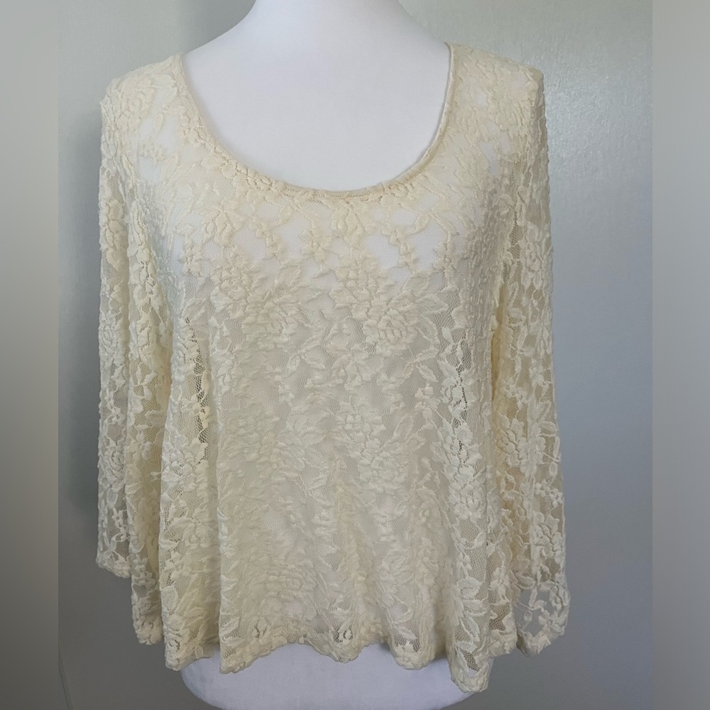 Ivory Lace 3/4 Sleeve Scoop Neck Top Medium